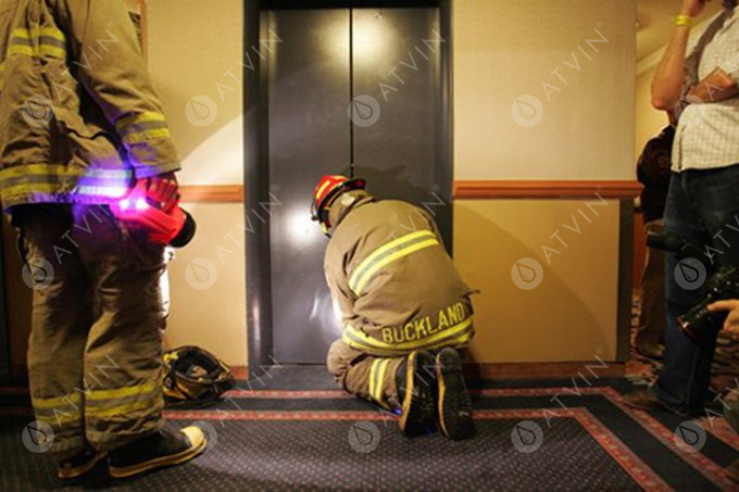 Hướng dẫn cứu hộ khi thang máy gặp sự cố