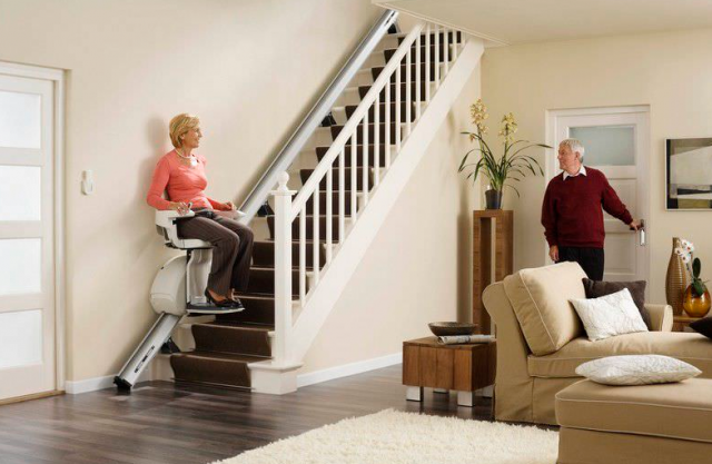Câu chuyện đằng sau thang máy gia đình Câu chuyện đằng sau thang máy gia đình